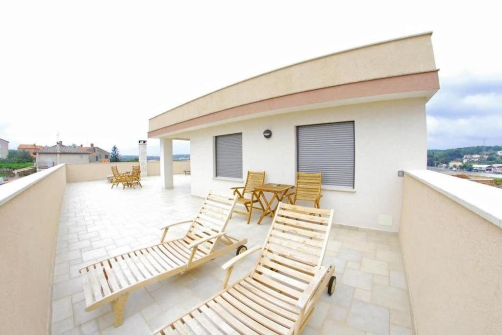 Nelkas Apartments Pula Exterior photo