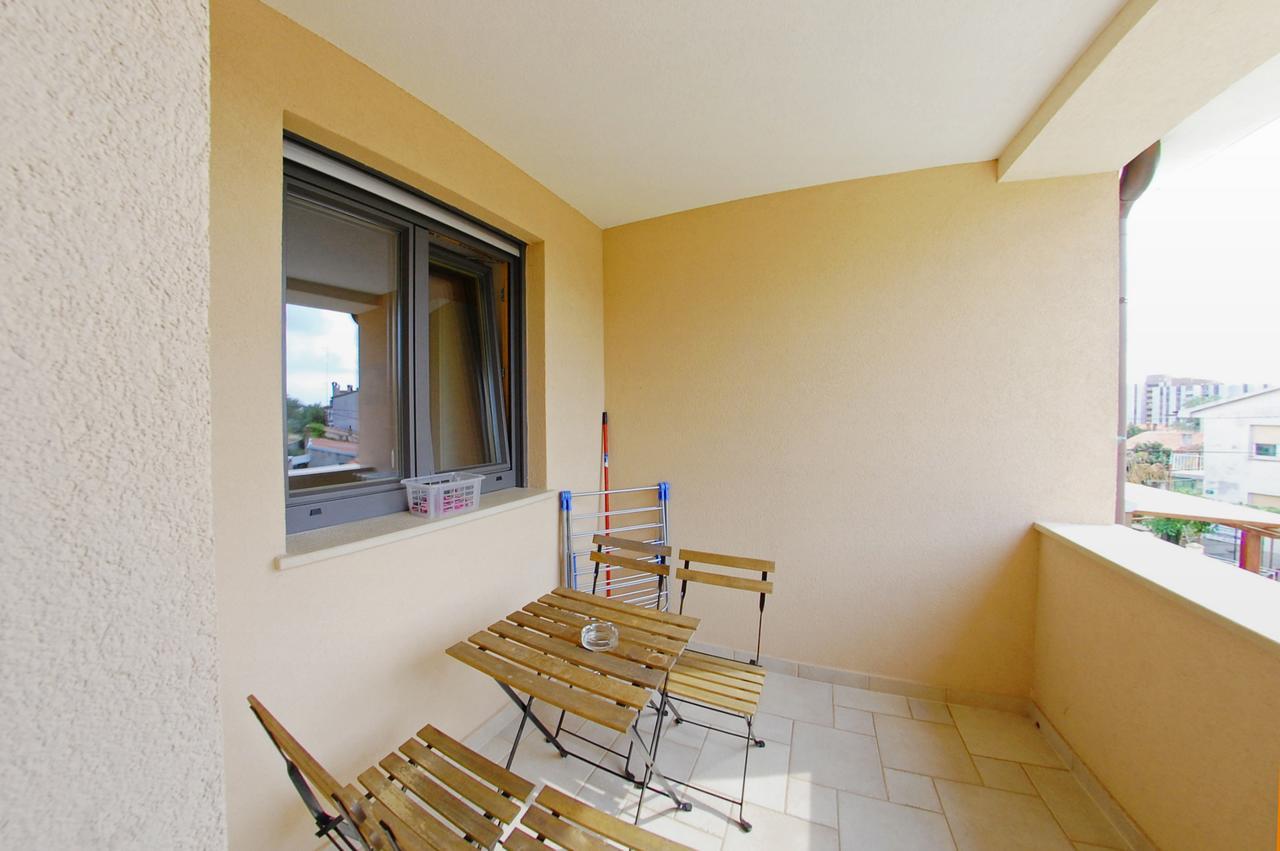 Nelkas Apartments Pula Exterior photo