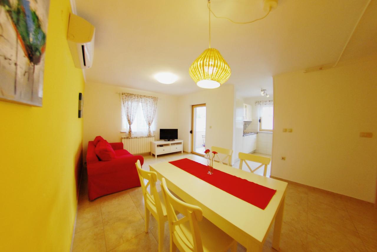 Nelkas Apartments Pula Exterior photo